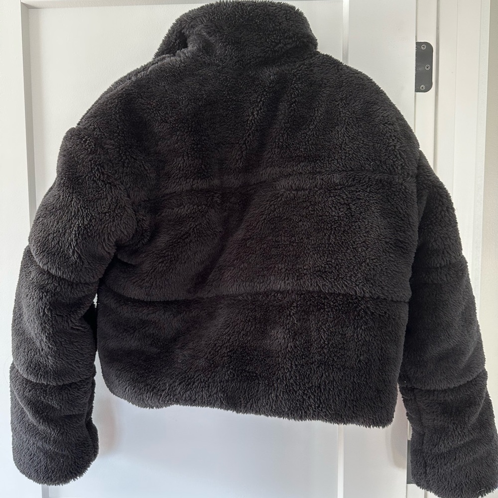 ALO Yoga Black Sherpa Puffer Jacket - Picture 6 of 8